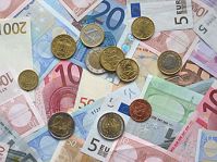 Ниже 39 рублей опустился курс евро впервые за полтора года