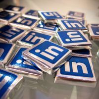 7,57 млрд долларов составила капитализация деловой социальной сети LinkedIn