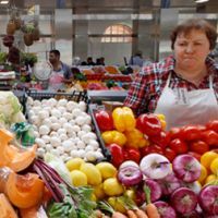 2420 рублей в месяц составила стоимость минимального набора продуктов питания в конце 2011 года