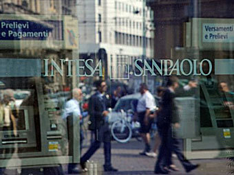 8,2 млрд долларов - убыток итальянского банка Intesa SanPaolo в 2011 г.
