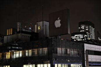 45 млрд долларов планирует потратить на дивиденды и обратный выкуп акций Apple