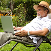 37,4% пенсионеров, получающих пенсии по старости, продолжают работать по данным на начало октября 2012 г.