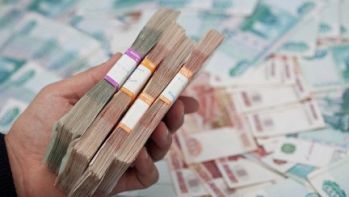 Средня зарплата российских чиновников в регионах составила 42,3 тысячи рублей