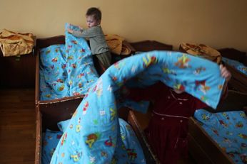 100 тысяч рублей единовременно будут выплачивать усыновителям детей-сирот