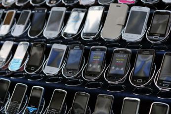 199 млрд рублей потратили россияне на мобильные телефоны в 2012 году
