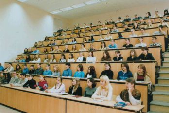 Рособрнадзор ввел запрет на принятие студентов в некоторые частные вузы